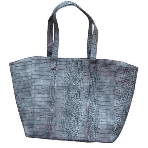 Neiman Marcus Handbags - Neiman Marcus spacious grey snakeskin tote!
